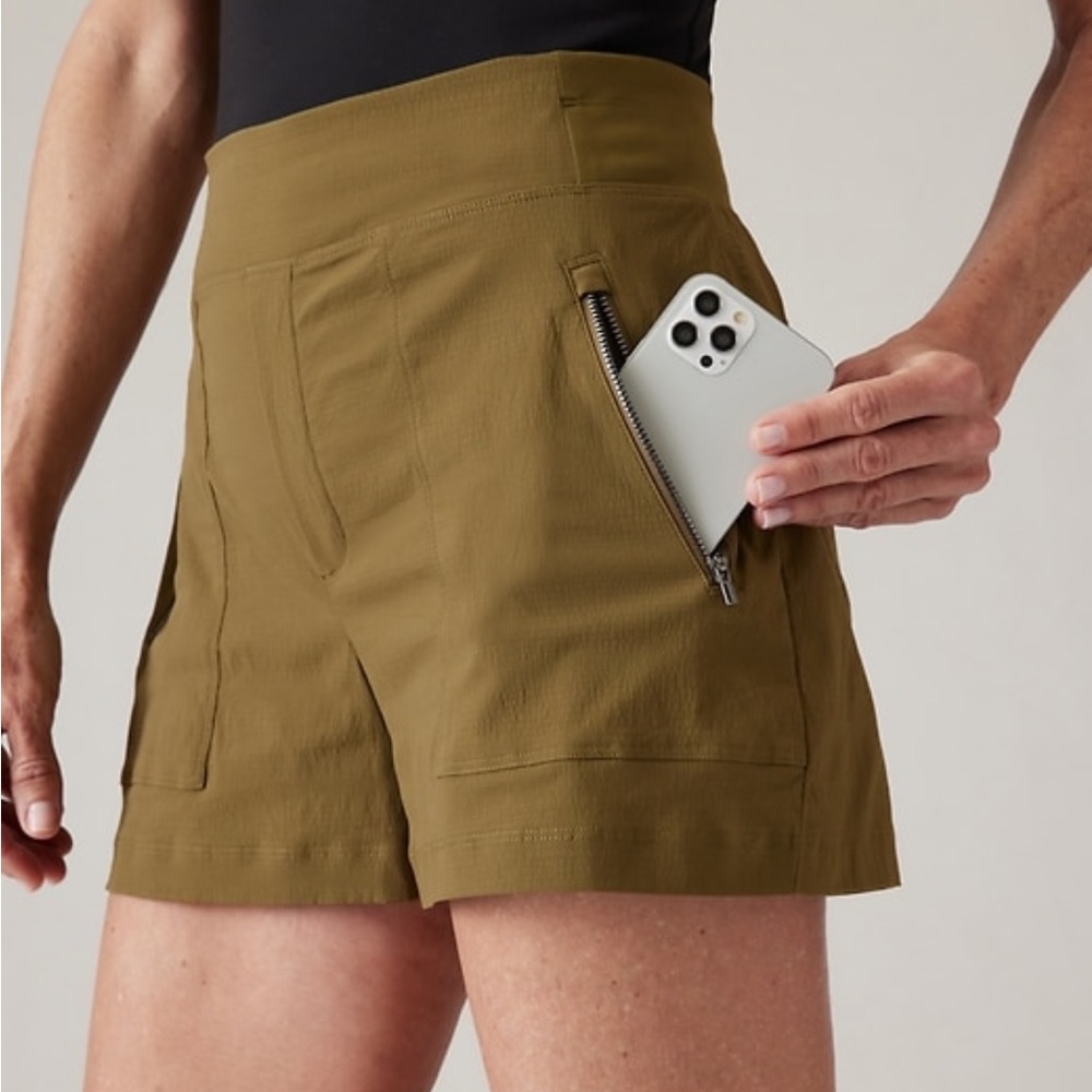 Athleta Trekkie north short